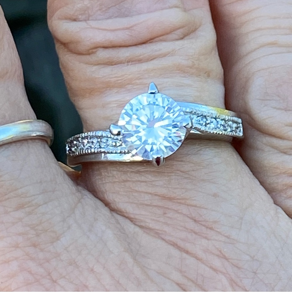 Cubic zirconia solitaire ring multiple accent stones sz 9